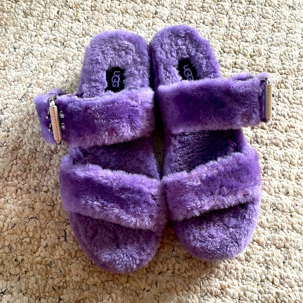UGG fur and comfortable shoes.